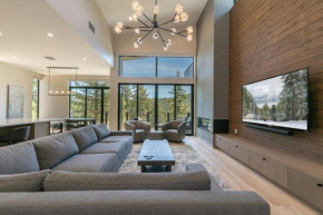 Larkspur Luxe at Northstar- 4 BR with Pool, Gym, Access - Walk to Village, Private Hot Tub Truckee